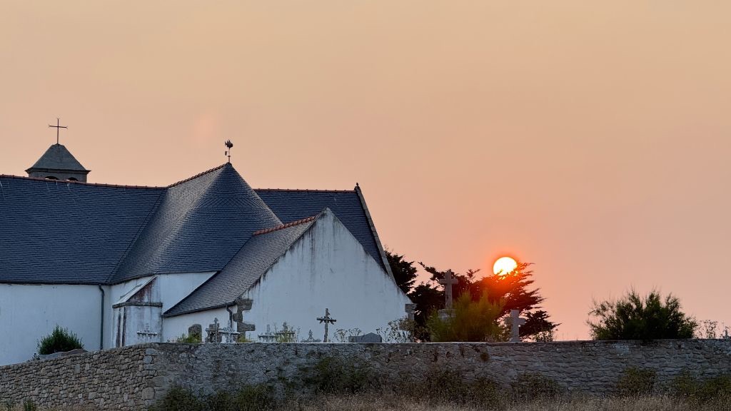 Chapelle de Hoëdic au coucher du soleil